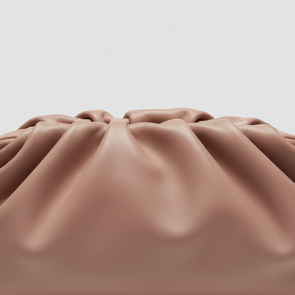 City Sleek Bag in Dusty Rose – Leather detail close-up