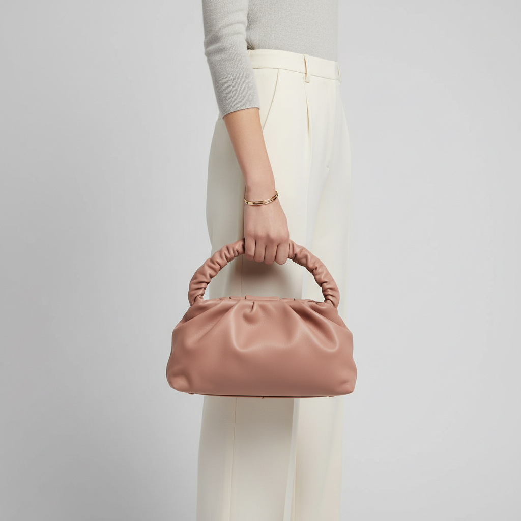 Female model carrying City Sleek Bag in Dusty Rose
