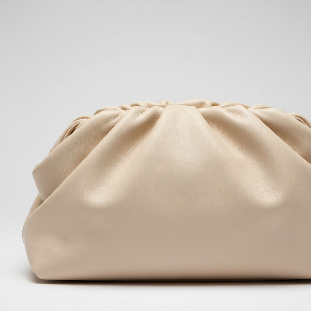 City Sleek Bag in Champagne Cream – Leather detail close-up
