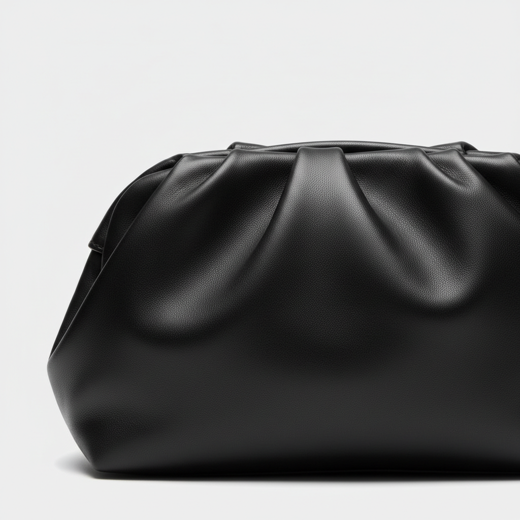 City Sleek Bag in Midnight Black – Leather detail close-up